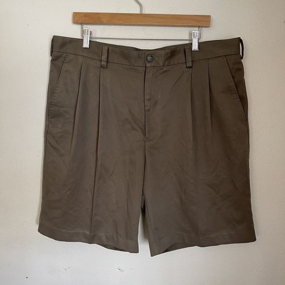 Men's Izod Pleated-Front Chino Shorts Size 38 Brown 9.5" Inseam - Picture 1 of 6